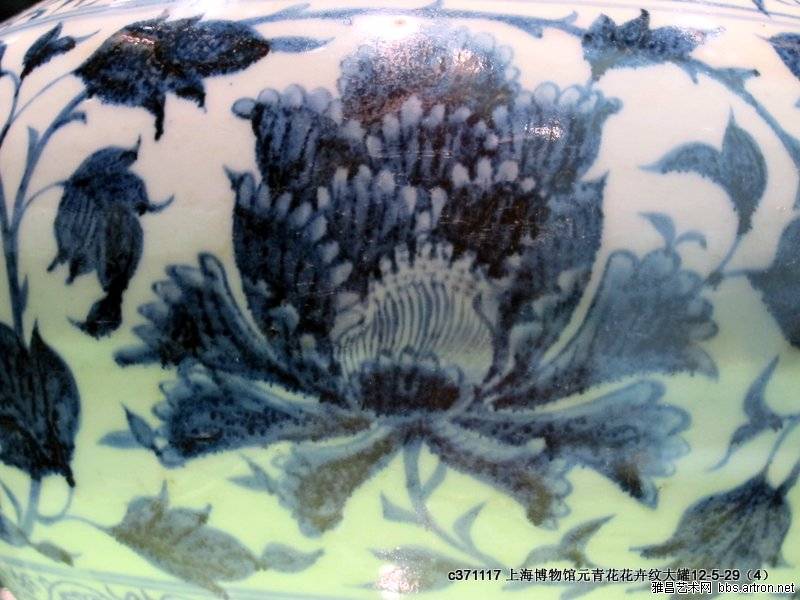 上海博物馆藏元青花花卉纹大罐的细部(3)